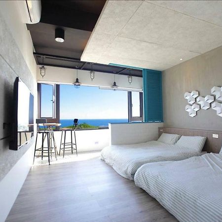 琉球茶室 現代館 Bed and Breakfast Xiaoliuqiu Eksteriør billede